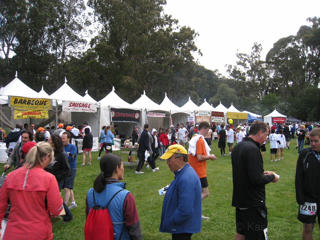 2011 Bay to Breakers Sunday 0600.JPG - I was able to participate in the 2011, 100th anniversary of the San Francisco Bay to Breakers 12K race. A great weekend for sight seeing and racing.